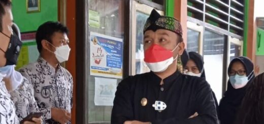 Wakly Wali Kota Tegal, M.Jumadi meninjau sekolah terdampak banjir di SD Negeri 3 Kaligangsa /Arah Pantura