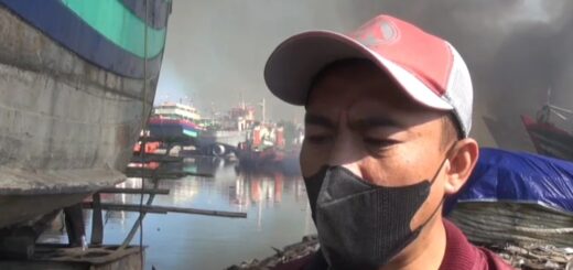 Riswanto, salah satu pemilik kapal yang terbakar di kompleks Pelabuhan Tegal, Rabu (17/11). /Arah pantura