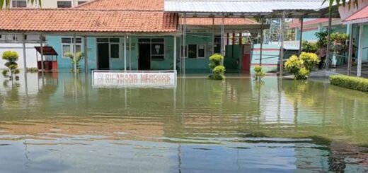 Sejumlah Bangsal dan Ruangan di RSUD Brebes terendam banjir, Selasa (23/11) / Arah Pantura