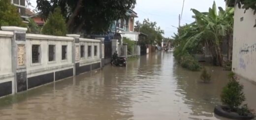 Banjir selama 2 hari masih melanda di sejumlah Kelurahan di beberapa Kecamatan di Kota Tegal /Arah Pantura