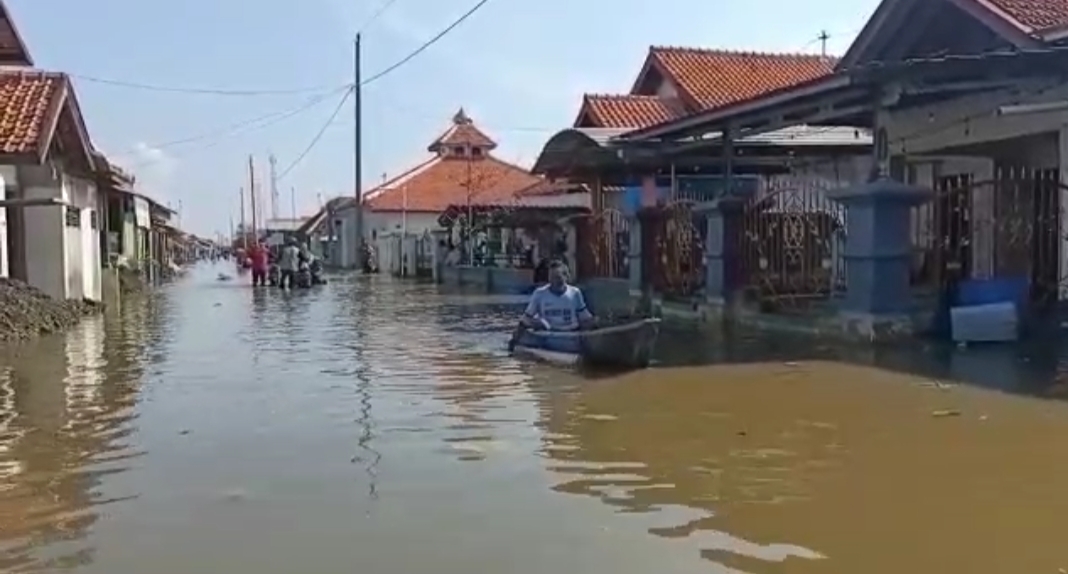 Banjir rob di Desa Randusanga Kulon, Brebes sudah terjadi sejak sebulan lalu. /Arah Pantura