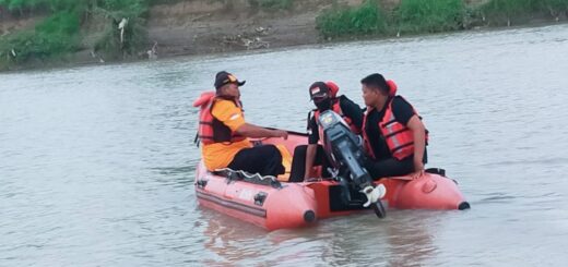 Tim SAR Kabupaten Brebes masih twrus melakukan pencarian korban disekitar Sungai Pemali di Desa Wlahar Kecamatan Larangan /ist