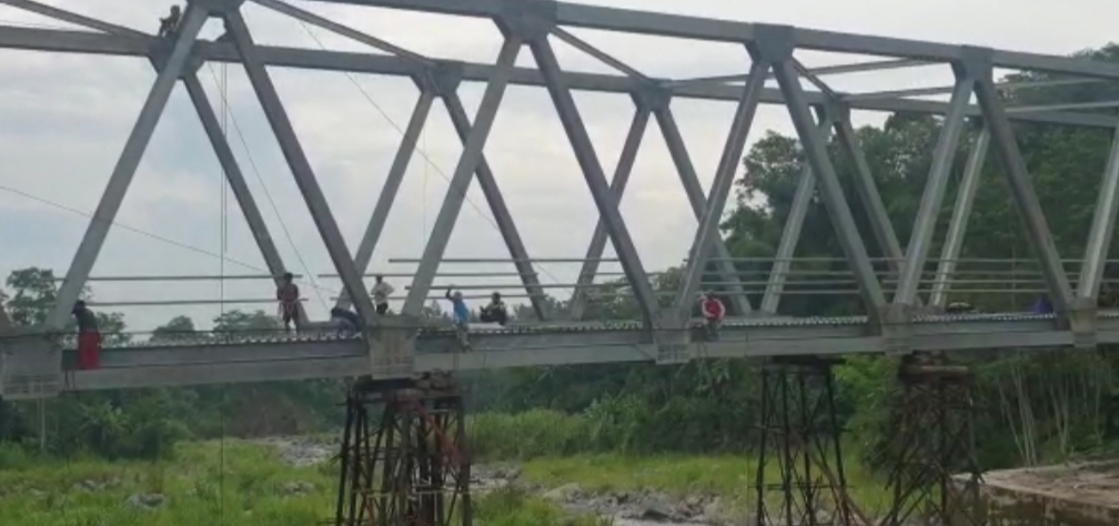 Proyek Jembatan Plompong di Kecamatan Sirampog Kabupaten Brebes /Arah Pantura