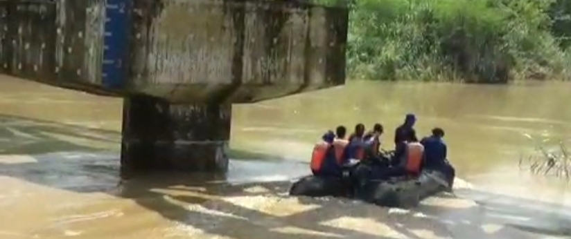 Proses pencarian jasa Rooyan di Sungai Cisanggarung /Arah Pantura