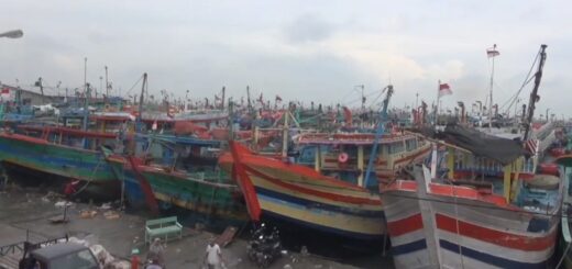 Ratusan Kapal Nelayan di Pelabuhan Tegal /Arah Pantura
