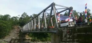 Kontruksi pembangunan Jembatan Plompong tanpa pilar. /Arah Pantura