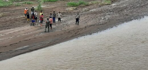 Lokasi pasangan suami-isteri asal Desa Sindangjaya menyebrangi sungai. /Arah Pantura
