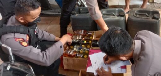 Sat Samapta Polres Brebes berhasil menyita ribuan botol miras berbagai merek. /Ist