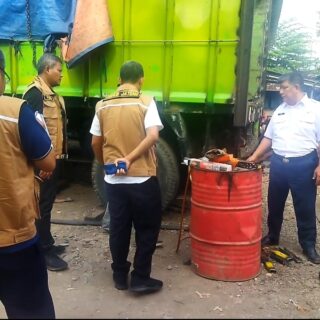 Dishub Jateng melakukan pemantauan truk ODOL. /Arah Pantura.