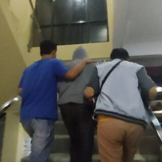 Seorang pelajar (tengah) diamankan Satreskrim Polres Brebes. /Arah Pantura