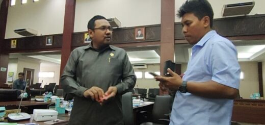 Anggota Fraksi PKB Haryanto saat diwawancarai media usai rapat Paripurna DPRD Brebes. /Arah Pantura