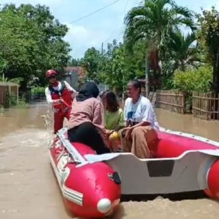 Banjir Losari menyebabkan 8 desa di Kecamatan Losari terendam akibat jebolnya tanggul Sungai Cisanggarung. /Ist